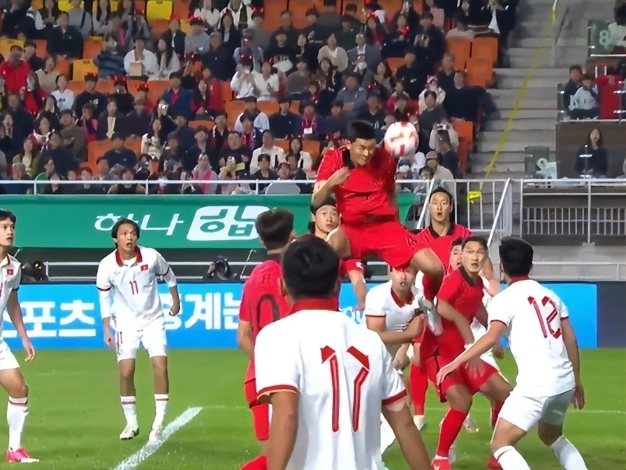 黄队主场失利,士气低迷需加强训练 黄队主场失利,士气低迷需加强训练