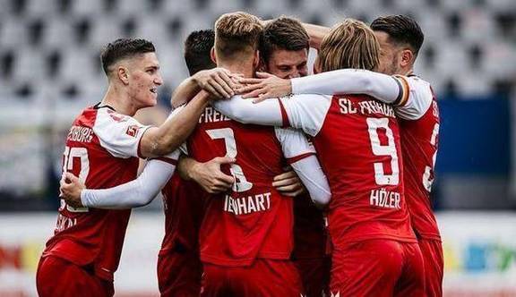 开云体育登录-关于弗赖堡主场大胜，球队士气高涨的信息