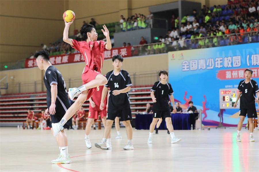 球员在联赛上精湛技艺眼花缭乱