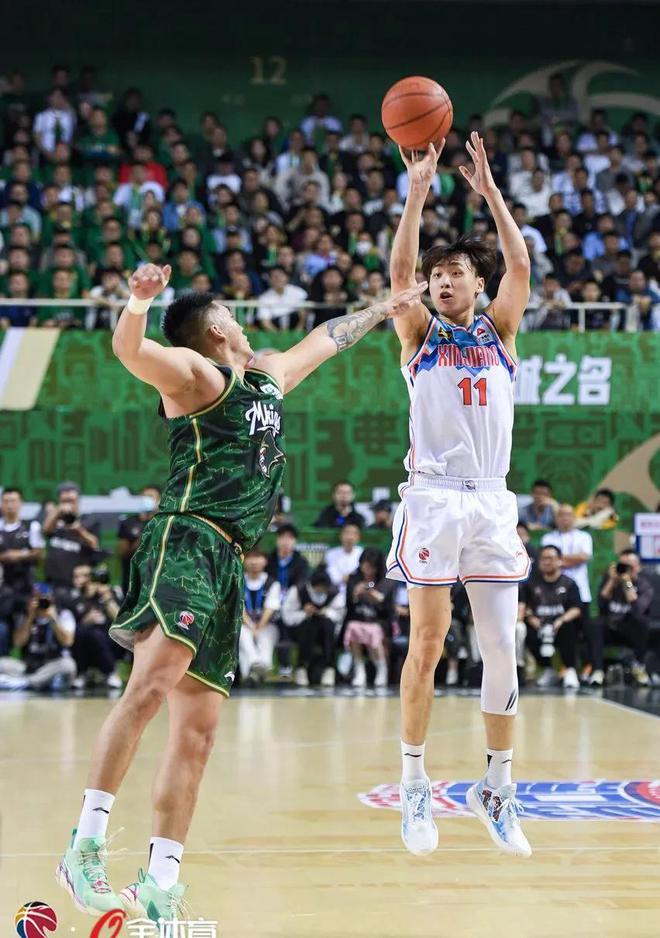 紧张一战：辽宁男篮对阵新疆男篮的简单介绍