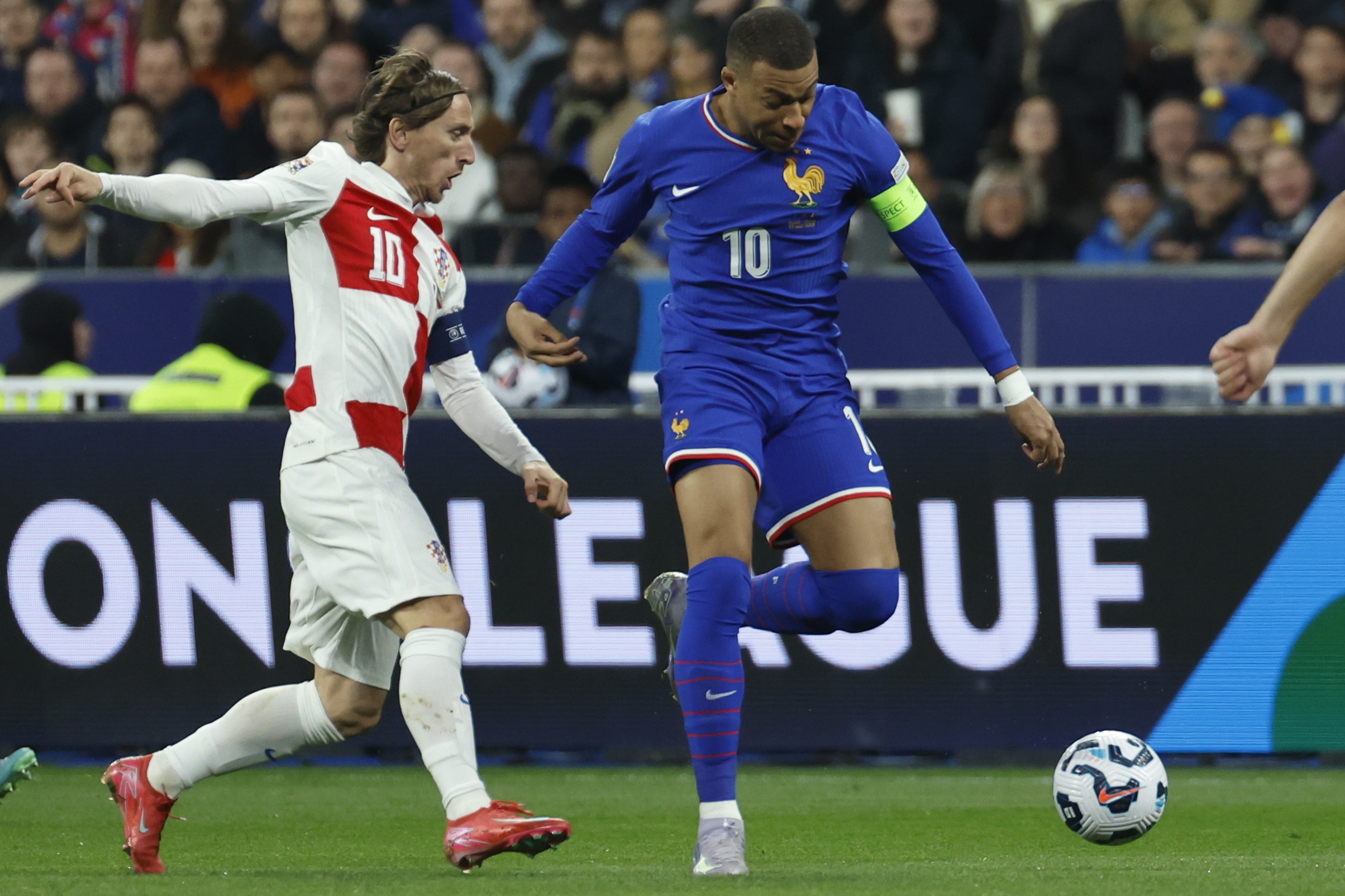 关于状态神勇！欧国联半决赛队伍实力大增的信息