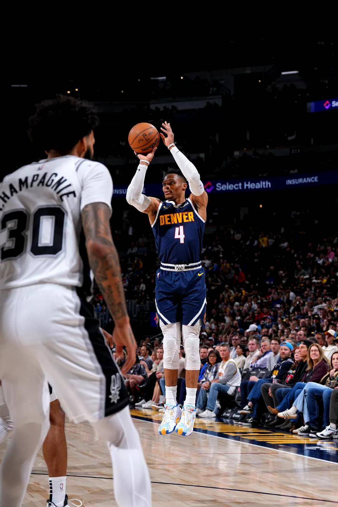 湖人再胜掘金开拓者压胜马刺争夺西部半决赛资格