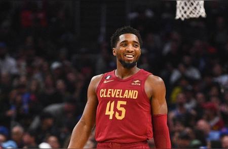 开云体育官网-公牛完胜骑士，拉文再度砍下高分