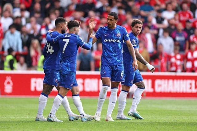 开云体育官网-切尔西客场战平曼联，保持不败继续领跑