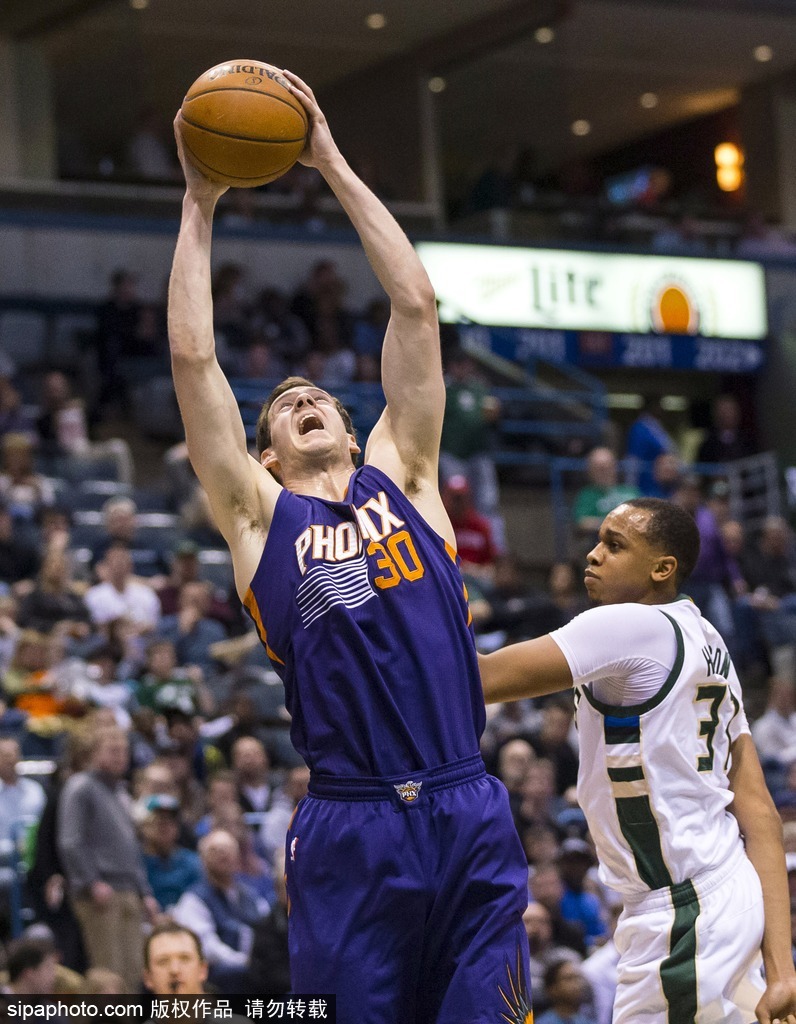 关于雄鹿遭遇连败王牌神射手失准输给人的信息