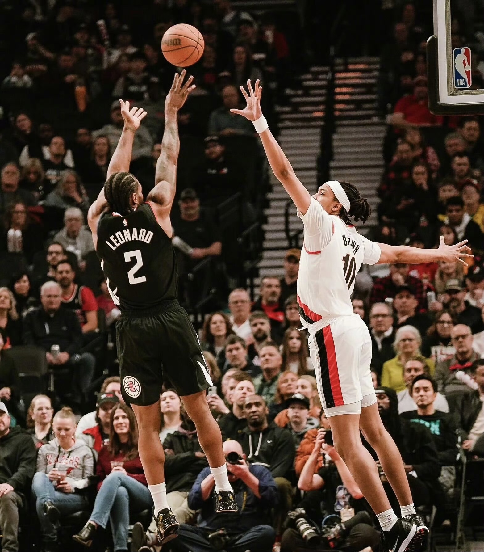 包含开拓者新秀崛起连续场得分超过分的词条